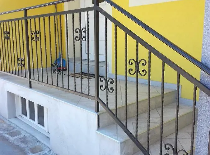 Soncne Terase Πιράν